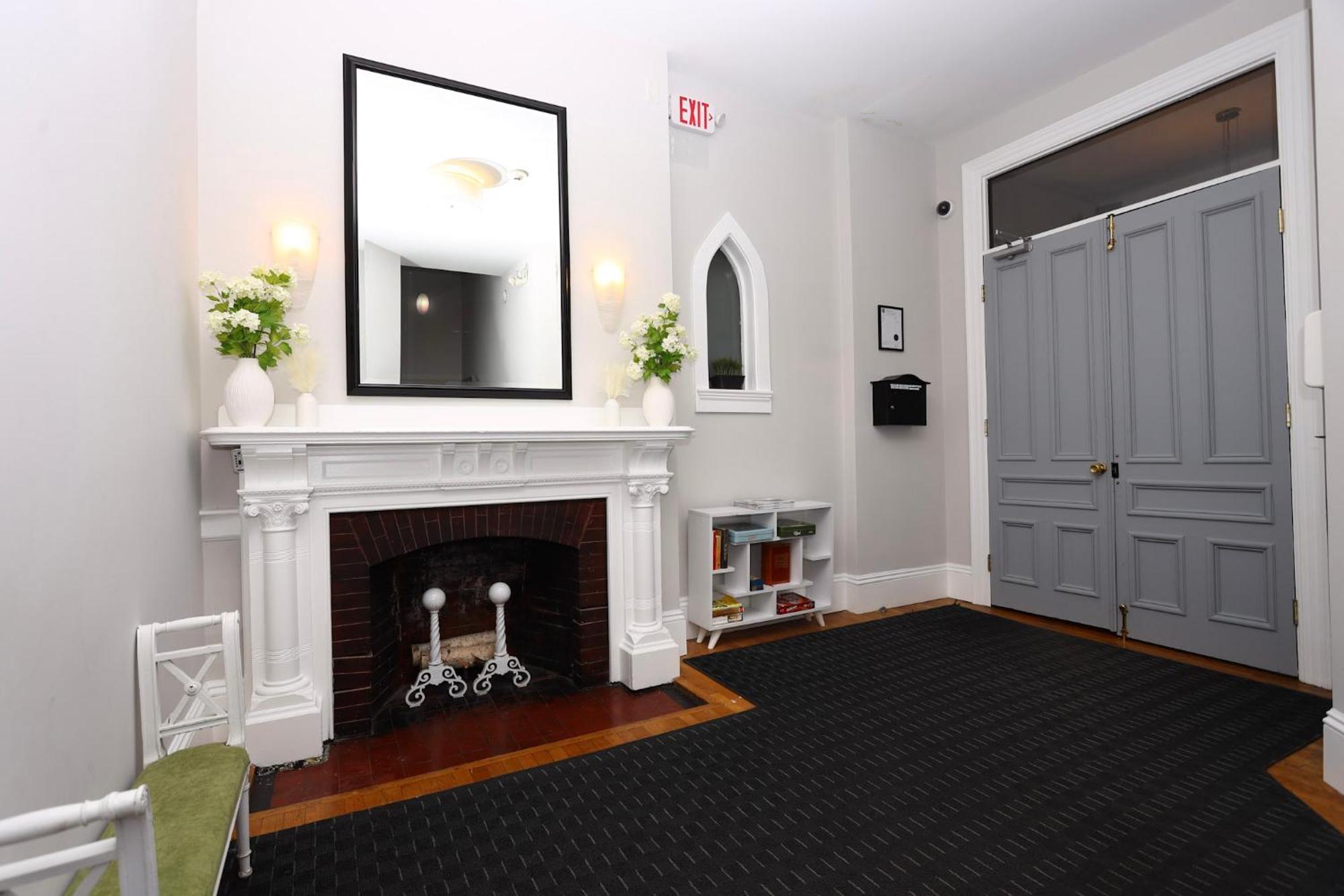 Cozy & Stylish Newbury Street Studio, #9 Бостон Экстерьер фото